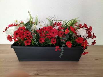 Vente: balconnières avec fleurs artificielle bien garnie