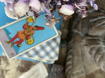 Selling: Timeline Love Tarot Reading 