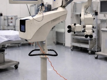 Selling with online payment: Zeiss Opmi Lumera 700 With 2 Invertertube E - Excellent Condition