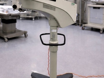 Selling with online payment: Zeiss Opmi Lumera 700 With 2 Invertertube E - Excellent Condition