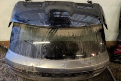 Selling with online payment: 2019 Range Rover Velar black trunk door