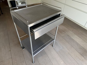 Gebruikte apparatuur: Inox verrijdbare tray