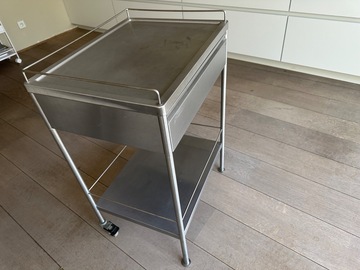 Gebruikte apparatuur: Inox verrijdbare tray