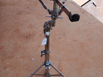 Selling with online payment: Ludwig Atlas snare stand, parts and case