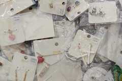 Bulk Lots: 200 peices jewelry 
