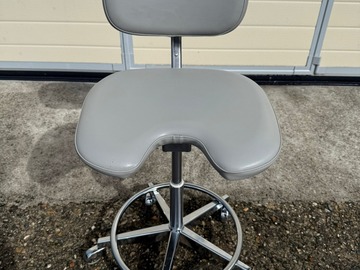 Gebruikte apparatuur: Mr Dental l Grijze Assistente / Tandarts stoel l 