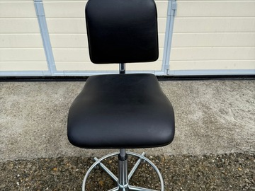 Gebruikte apparatuur: Mr Dental l Zwarte Assistente / Tandarts stoel