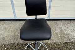Gebruikte apparatuur: Mr Dental l Zwarte Assistente / Tandarts stoel