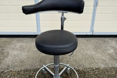 Gebruikte apparatuur: Mr Dental l Zwarte Assistente / Tandarts stoel