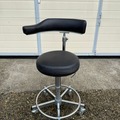 Gebruikte apparatuur: Mr Dental l Zwarte Assistente / Tandarts stoel