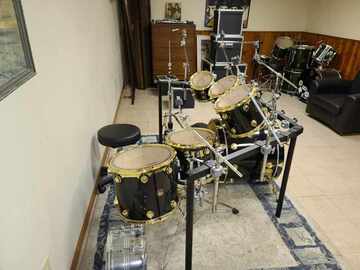 Selling with online payment: 1997 DW Drumset with Rack 