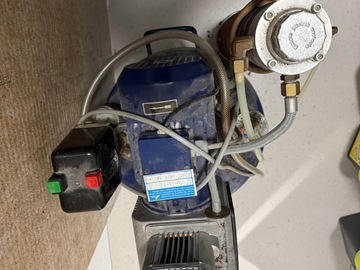 Gebruikte apparatuur: Dürr Dental tandartscompressor – gebruikt, goed onderhouden