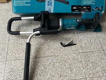 À vendre: Tarière sans fil Makita 36V (modèle DDG461Z) et 3 mèches