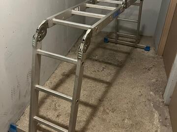 À vendre: Echelle pliante, 4 en 1 et en aluminium