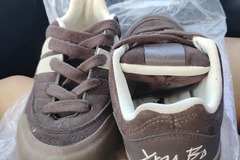 Selling with online payment: Yvan Bo Sneakers