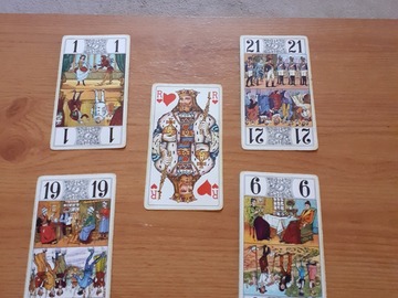 Selling: Weekend special. 5 card reading on future.