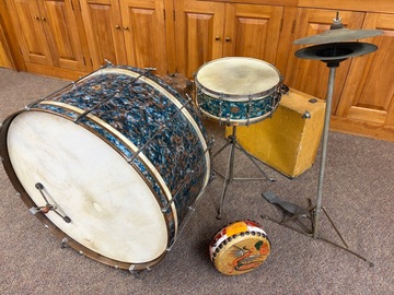 Selling with online payment: Ludwig Peacock Pearl set from 1929-31