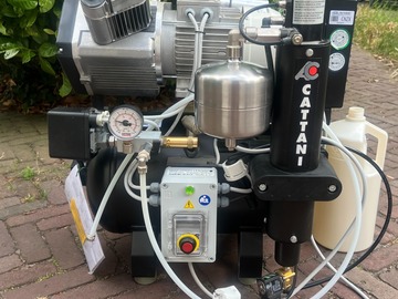 Gebruikte apparatuur: Cattani olievrije compressor