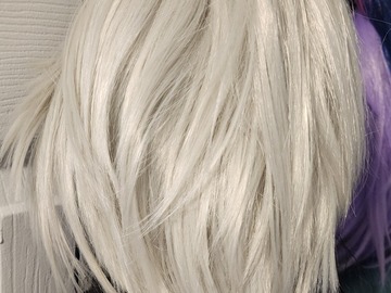 Selling with online payment: short silver wig