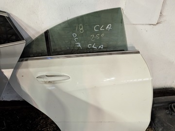 Selling with online payment: 2018 Mercedes CLA 250 R/Rear Door