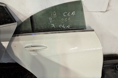 Selling with online payment: 2018 Mercedes CLA 250 R/Rear Door