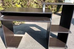 Selling: Petit bureau pour ordinateur en TBE