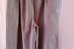 Vente: Pantacourt large couleur kaki rayé blanc - Taille unique - Neuf
