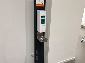 Gebruikte apparatuur: Staande dispenser handalcohol