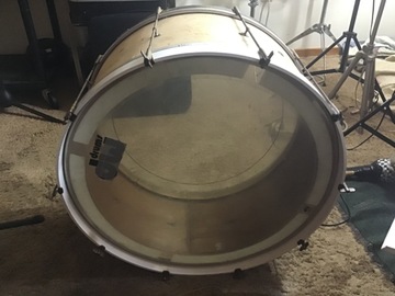 Selling with online payment: Conn 12x26 bass drum with calfskin and plastic heads