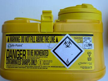 Gebruikte apparatuur: Mr Dental | Safe-Point | Naaldencontainer | Medisch Afval
