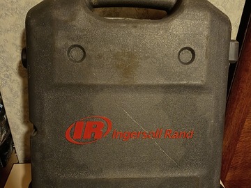 À vendre: Clé à chocs Ingersoll Rand 20V + 2 bat. 5Ah + Chargeur