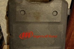 À vendre: Clé à chocs Ingersoll Rand 20V + 2 bat. 5Ah + Chargeur