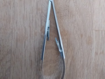 Gebruikte apparatuur: Castroviejo Naaldvoerder 1152, 14,0 cm
