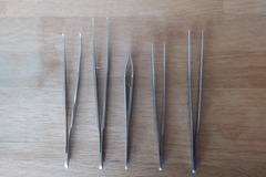 Gebruikte apparatuur: Chirurgische pincetten, 5 stuks