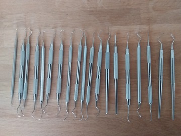 Gebruikte apparatuur: Mooie set scalers, curettes Hu-Friedy