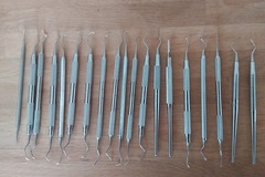 Gebruikte apparatuur: Mooie set scalers, curettes Hu-Friedy