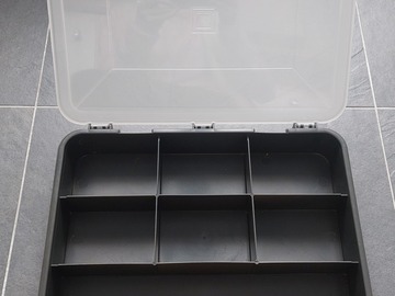 À vendre: Mallette avec 7 compartiments 