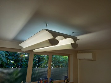 Gebruikte apparatuur: Design plafondlamp met helder zacht daglicht .