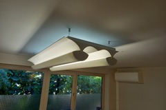 Gebruikte apparatuur: Design plafondlamp met helder zacht daglicht .