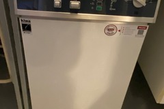 Gebruikte apparatuur: Miele G 7831 Thermo-desinfector 220 Volt.