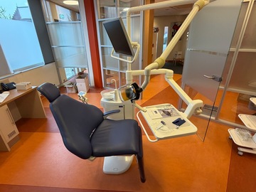 Gebruikte apparatuur: Complete Planmeca Compact i behandelunit met stoel en cart