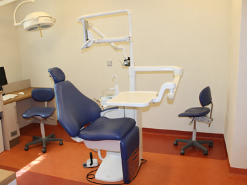 Gebruikte apparatuur: Planmeca Compact i behandelunit met losse instrumentencart – 2005
