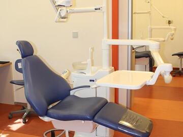 Gebruikte apparatuur: Planmeca Compact i behandelunit met instrumentencart – 2005