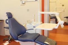 Gebruikte apparatuur: Planmeca Compact i behandelunit met instrumentencart – 2005