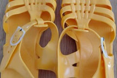 Selling: SANDALES AQUATIQUES PAR LOT OU A L'UNITE