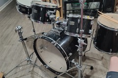 Selling with online payment: Yamaha drum set 