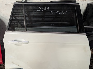 Selling with online payment: 2019 Volkswagen Tiguan Rear Passenger Side Door 