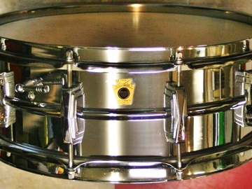 Selling with online payment: 1967 Ludwig chrome 10 lug Supraphonic snare