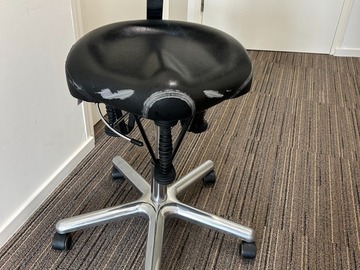Gebruikte apparatuur: Ergonomische zadelkruk 