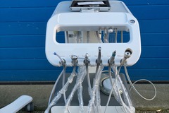 Nieuwe apparatuur: Nieuwe dentale unit met ingebouwde compressor en garantie